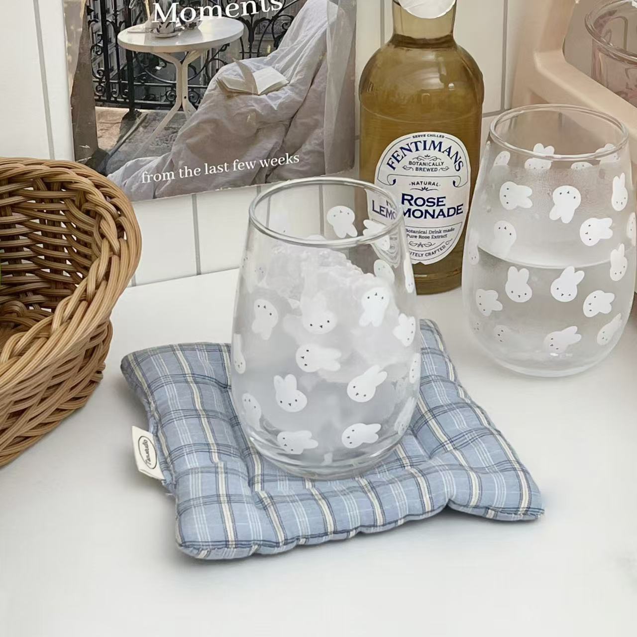 Uroczy szklany kubek z nadruki – Coffee Tea Drinks recenzja i cena