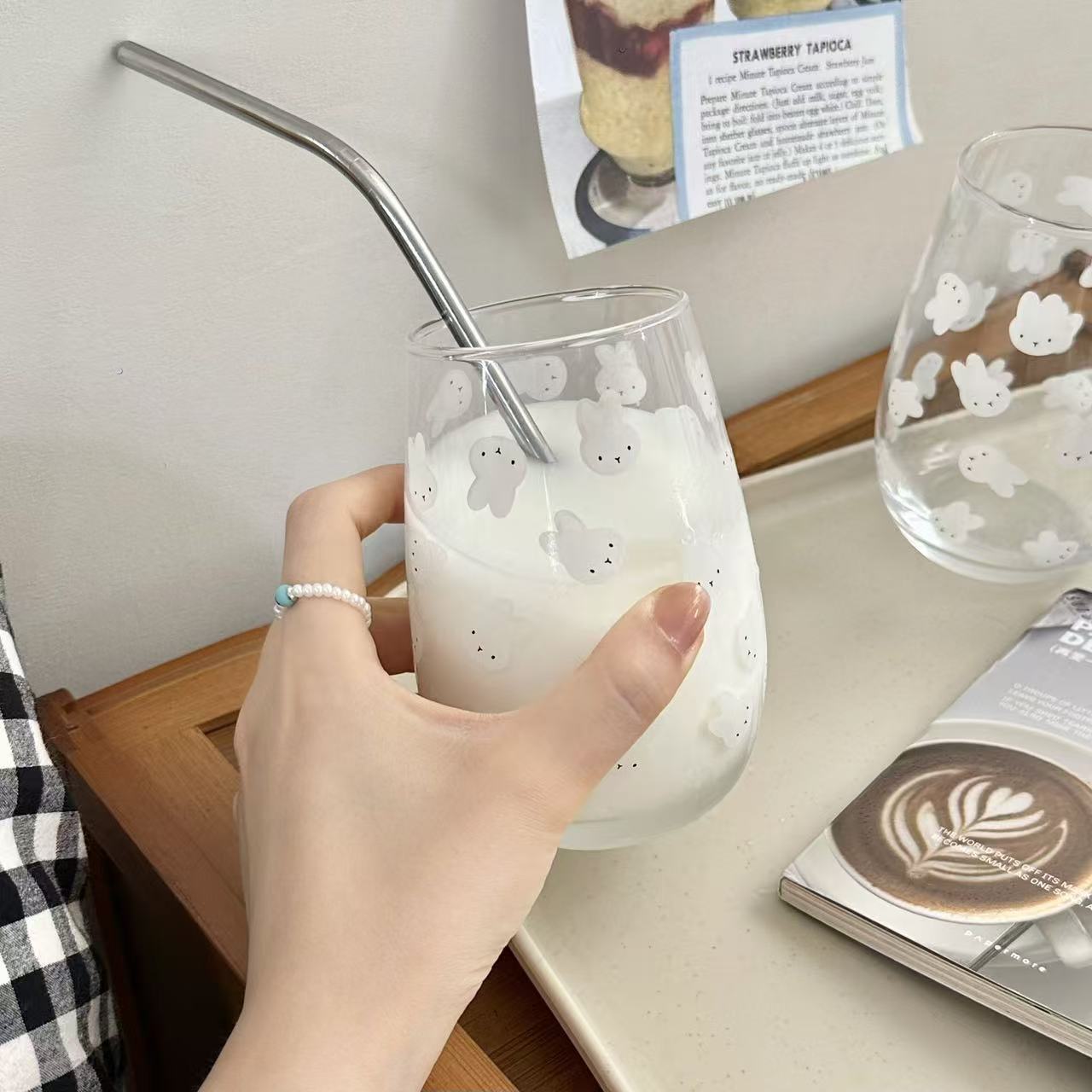 Uroczy szklany kubek z nadruki – Coffee Tea Drinks recenzja i cena