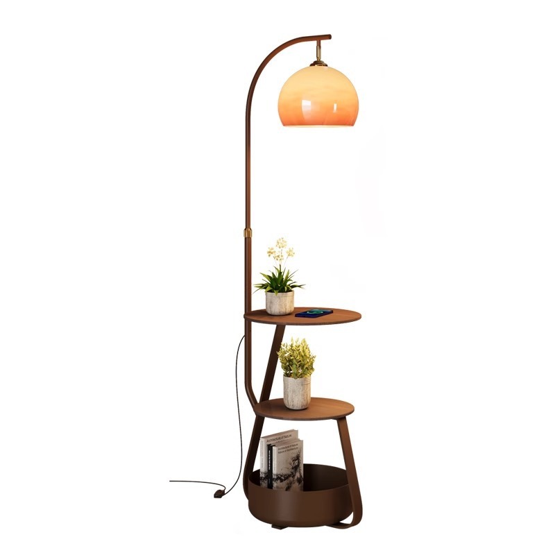 Lampa podłogowa, antyczny stol – Coffee & Tea Phúc Long recenzja i cena